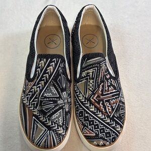 Inkkas Black and White Geometric Sneakers